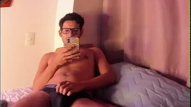 Nicholasrodrii online show from March 3, 2026, 10:39 pm