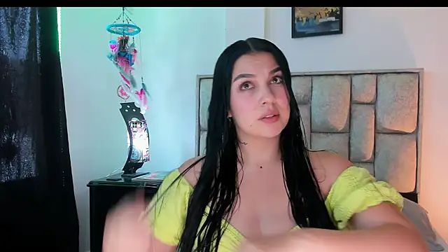 brianaGuzman online show from May 14, 2026, 6:16 pm
