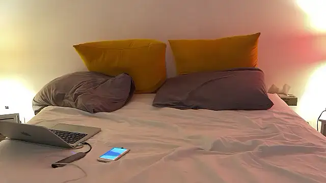 annaBtv9 online show from April 26, 2026, 7:11 pm