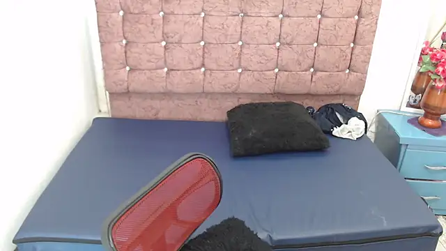 Snapshot of lily_jamesx chatting on November 19, 2025, 1:55 pm lily jamesx online show from November 19, 2025, 1:55 pm