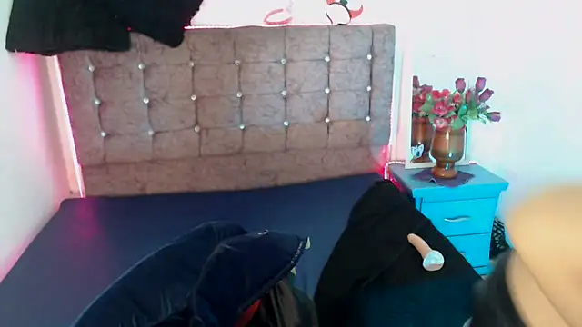 Snapshot of lily_jamesx chatting on November 21, 2025, 2:49 pm lily jamesx online show from November 21, 2025, 2:49 pm