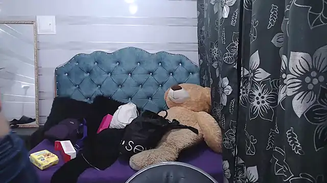 Snapshot of lily_jamesx chatting on February 28, 2025, 6:09 pm lily jamesx online show from February 28, 2025, 6:09 pm