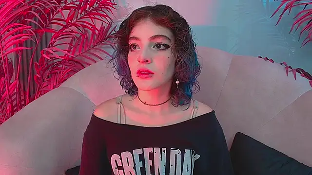 Snapshot of EvaHalsey chatting on November 6, 2025, 8:02 pm EvaHalsey online show from November 6, 2025, 8:02 pm