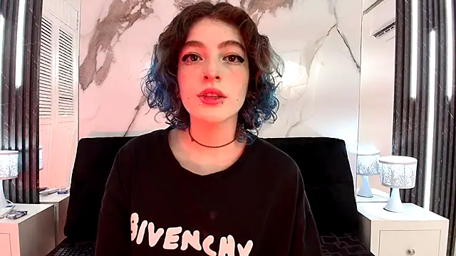 Snapshot of EvaHalsey chatting on October 21, 2025, 7:35 pm EvaHalsey online show from October 21, 2025, 7:35 pm