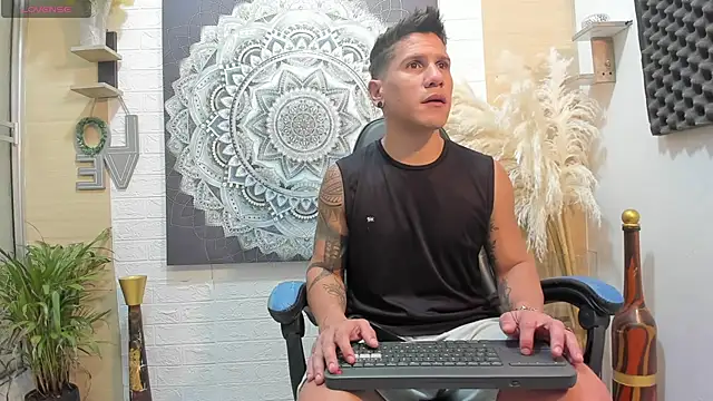 nakedfoam1 online show from January 19, 2026, 3:21 am