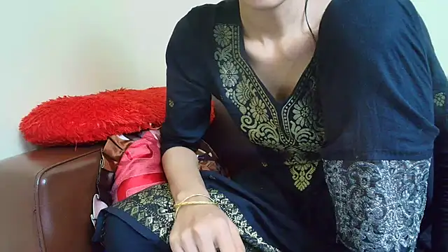 Srabontii online show from December 3, 2025, 6:47 am