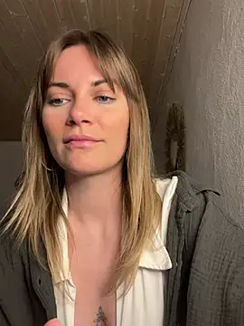 Snapshot of Milla__one chatting on March 11, 2025, 5:13 pm Milla  one online show from March 11, 2025, 5:13 pm