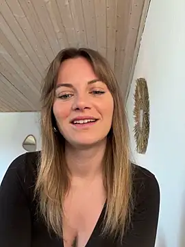 Snapshot of Milla__one chatting on March 6, 2025, 7:58 am Milla  one online show from March 6, 2025, 7:58 am