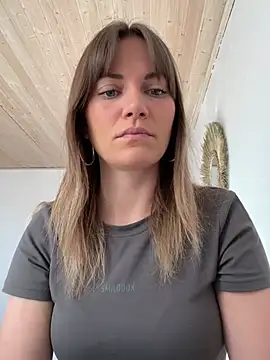 Snapshot of Milla__one chatting on March 18, 2025, 3:33 pm Milla  one online show from March 18, 2025, 3:33 pm