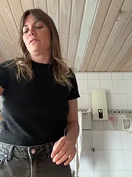 Snapshot of Milla__one chatting on February 26, 2025, 12:27 pm Milla  one online show from February 26, 2025, 12:27 pm