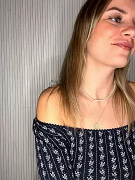 Snapshot of Milla__one chatting on October 13, 2025, 5:14 pm Milla  one online show from October 13, 2025, 5:14 pm