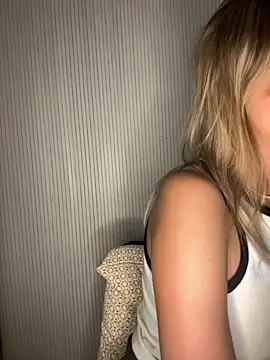 Snapshot of Milla__one chatting on September 19, 2025, 7:18 pm Milla  one online show from September 19, 2025, 7:18 pm