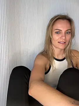 Snapshot of Milla__one chatting on October 2, 2025, 2:09 pm Milla  one online show from October 2, 2025, 2:09 pm