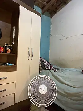 Leosilvaj1 online show from April 21, 2026, 3:57 am