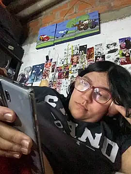 dafne19  online show from November 25, 2025, 4:24 am