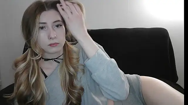 ErikaShyy online show from April 20, 2026, 11:57 am