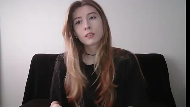 ErikaShyy online show from October 24, 2025, 10:36 am