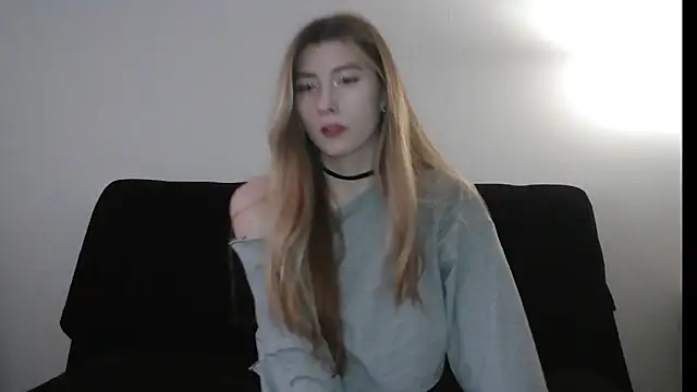 ErikaShyy online show from December 15, 2025, 10:54 am