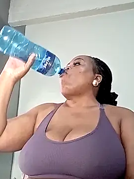 Snapshot of hugemelonsxxx chatting on October 6, 2025, 11:55 am hugemelonsxxx online show from October 6, 2025, 11:55 am