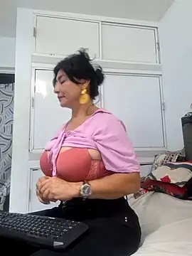 Snapshot of katysquirtdirty chatting on May 23, 2026, 11:37 pm katysquirtdirty online show from May 23, 2026, 11:37 pm
