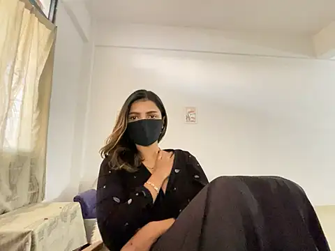 Snapshot of MaYaa__11 chatting on December 17, 2024, 11:17 am MaYaa 11 online show from December 17, 2024, 11:17 am