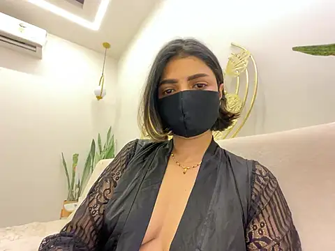 Snapshot of MaYaa__11 chatting on February 13, 2025, 12:54 pm MaYaa 11 online show from February 13, 2025, 12:54 pm