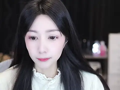 Nuyoah-77 online show from December 20, 2025, 7:55 am