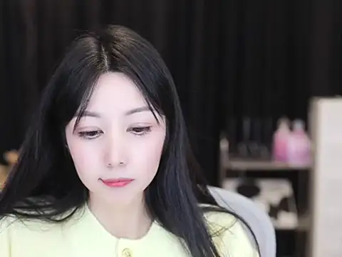 Nuyoah-77 online show from November 9, 2025, 4:22 pm