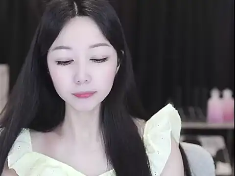 Nuyoah-77 online show from April 16, 2026, 6:25 am