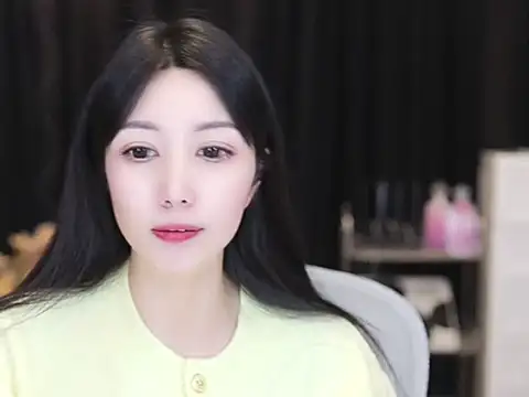 Nuyoah-77 online show from November 4, 2025, 1:48 pm