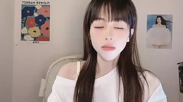 Snapshot of -Hottie chatting on November 27, 2025, 4:07 pm -Hottie online show from November 27, 2025, 4:07 pm