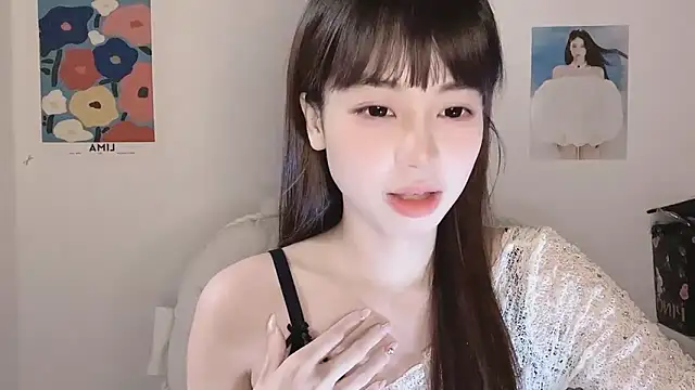 Snapshot of -Hottie chatting on November 10, 2025, 4:23 pm -Hottie online show from November 10, 2025, 4:23 pm