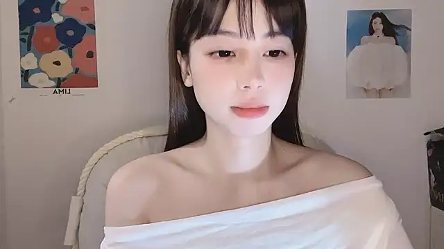 Snapshot of -Hottie chatting on November 17, 2025, 4:11 pm -Hottie online show from November 17, 2025, 4:11 pm