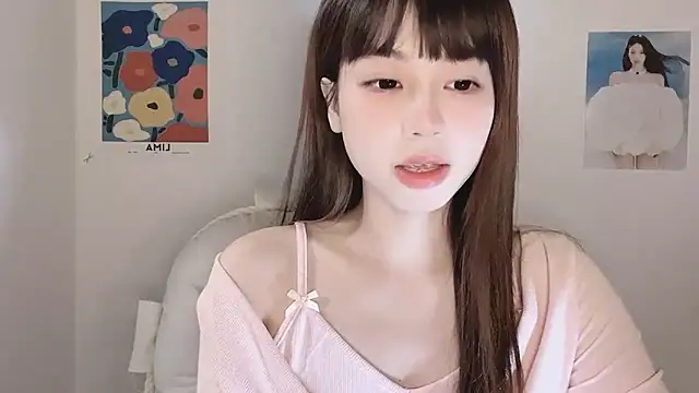 Snapshot of -Hottie chatting on November 11, 2025, 4:13 pm -Hottie online show from November 11, 2025, 4:13 pm