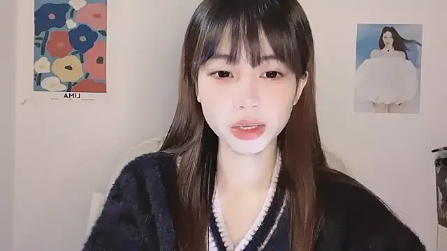 Snapshot of -Hottie chatting on November 23, 2025, 4:17 pm -Hottie online show from November 23, 2025, 4:17 pm