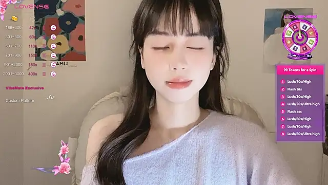 Snapshot of -Hottie chatting on October 24, 2025, 4:17 pm -Hottie online show from October 24, 2025, 4:17 pm