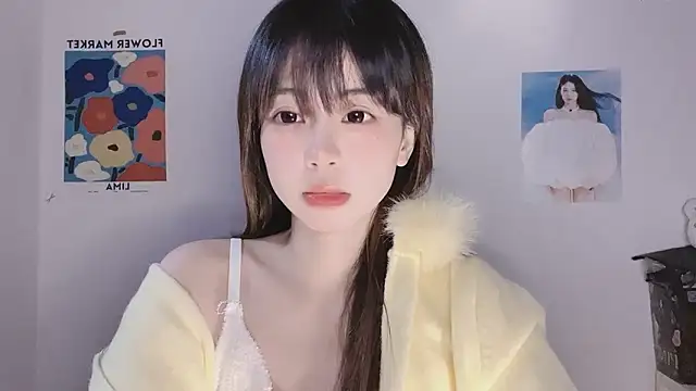 Snapshot of -Hottie chatting on December 15, 2025, 3:51 pm -Hottie online show from December 15, 2025, 3:51 pm