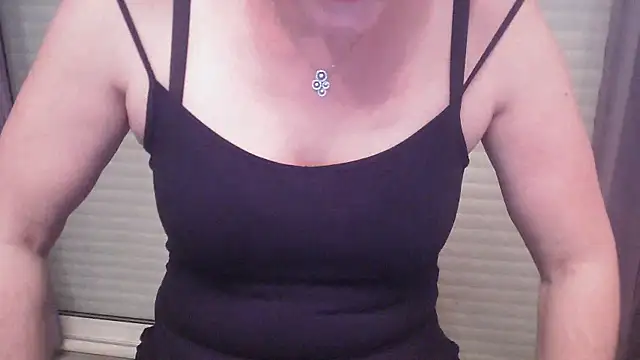 Snapshot of Raptor82 chatting on September 17, 2025, 8:11 pm Raptor82 online show from September 17, 2025, 8:11 pm