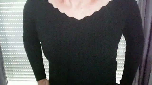 Snapshot of Raptor82 chatting on September 22, 2025, 12:33 pm Raptor82 online show from September 22, 2025, 12:33 pm