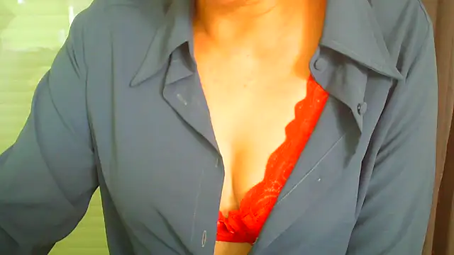 Snapshot of Raptor82 chatting on October 2, 2025, 7:45 am Raptor82 online show from October 2, 2025, 7:45 am