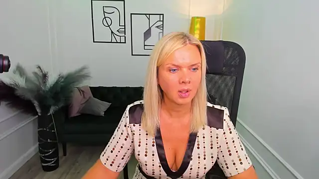 AgathaKlouin online show from January 18, 2026, 7:17 pm