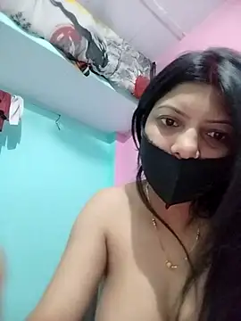 Snapshot of Hotty-Divya chatting on April 14, 2026, 2:33 pm Hotty-Divya online show from April 14, 2026, 2:33 pm