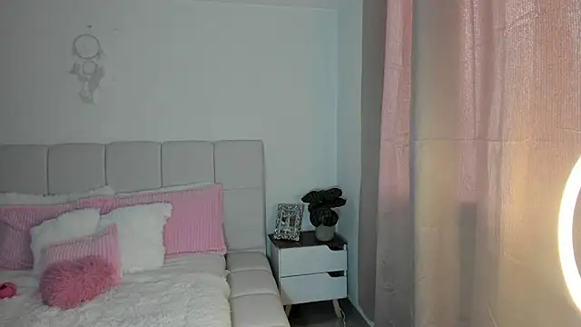 Ori valentina online show from March 16, 2026, 8:55 pm