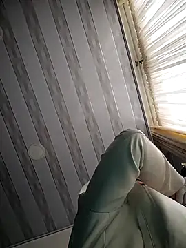 Snapshot of Lesly_10- chatting on November 13, 2025, 3:49 pm Lesly 10- online show from November 13, 2025, 3:49 pm