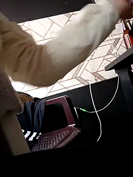 Snapshot of Lesly_10- chatting on November 16, 2025, 9:30 pm Lesly 10- online show from November 16, 2025, 9:30 pm