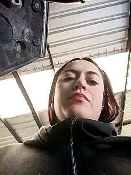 Snapshot of Lesly_10- chatting on November 7, 2025, 1:59 pm Lesly 10- online show from November 7, 2025, 1:59 pm