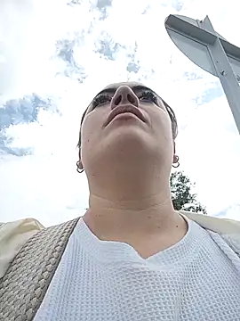 Snapshot of Lesly_10- chatting on November 17, 2025, 5:50 pm Lesly 10- online show from November 17, 2025, 5:50 pm