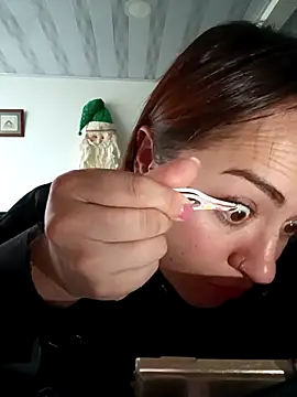 Snapshot of Lesly_10- chatting on November 12, 2025, 6:01 pm Lesly 10- online show from November 12, 2025, 6:01 pm