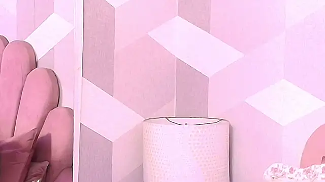 Snapshot of KylieMonnett chatting on November 7, 2025, 8:02 pm KylieMonnett online show from November 7, 2025, 8:02 pm