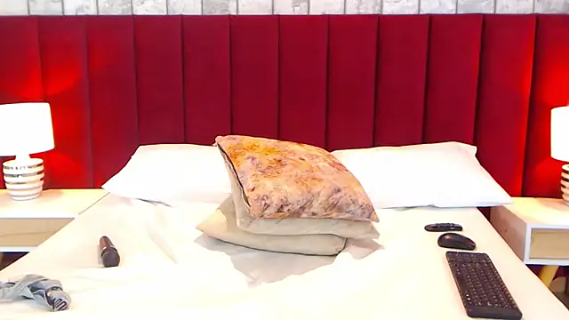 Snapshot of EmilyKnight chatting on February 26, 2025, 1:46 am EmilyKnight online show from February 26, 2025, 1:46 am